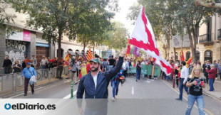 Un neonazi y los concejales de Vox en Barcelona lideran una manifestación hasta la Delegación del Gobierno