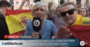 Ultras acosan a una periodista de À Punt frente a la sede socialista en Valencia