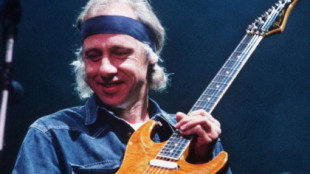Mark Knopfler, estrella de Dire Straits, subastará guitarras Brothers In Arms (eng)