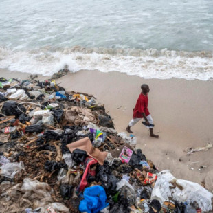 Greenpeace. La huella kilométrica de la ropa usada: de España a Togo en un pantalón geolocalizado
