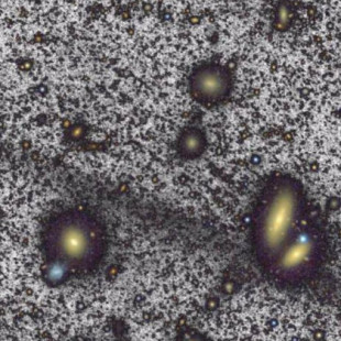 Una delgada corriente estelar gigante descubierta entre galaxias