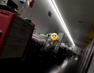 Retenidas nueve ambulancias en el Hospital del Mar de Barcelona porque no hay literas para atender a más pacientes