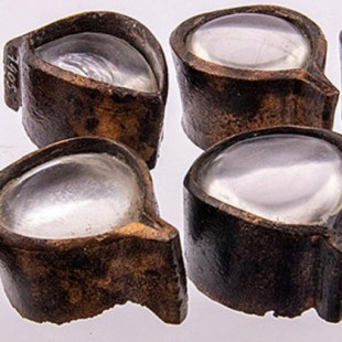 Análisis revelan que los objetos de cristal hallados en la acrópolis de Ialisos en Rodas hace un siglo son lentes de aumento de hace 2700 años