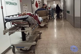 La falta de personal colapsa tres hospitales gallegos y el presidente de la Xunta responde pidiendo "sentidiño" ciudadano