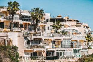 La Unión Europea ha echado un vistazo al mercado inmobiliario de España. Su conclusión: está sobrevalorado un 20%