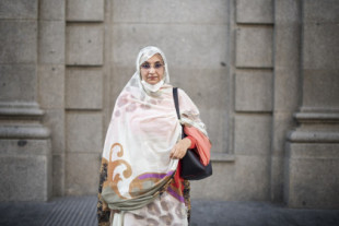 La activista saharaui Aminetu Haidar denuncia que el Gobierno le niega la residencia después de tenerla 16 años