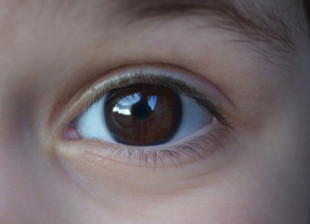 Logran que una IA sea capaz de diagnosticar autismo infantil con un 100% de precisión a partir de imágenes oculares