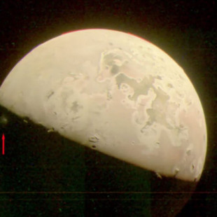 La nave Juno capta una columna volcánica en la luna Io
