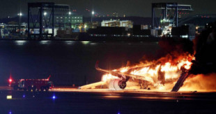 La razón detrás del "milagro" de que ninguno de los 379 pasajeros muriese en el avión comercial incendiado en Japón