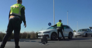 Localizados dos menores en Elche caminando solos por la carretera por un castigo de su madre