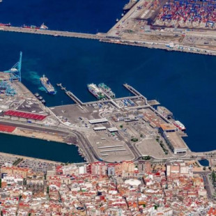 Todos los puertos españoles deberán estar electrificados en seis años: esta es la inversión necesaria