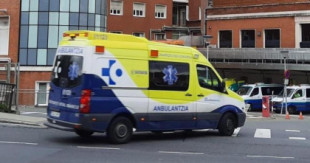 Pinchan las ruedas de una ambulancia cuando atendía a una mujer, que ha fallecido