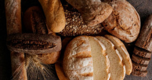 Alerta sanitaria: detectan presencia de plástico en una marca de pan integral distribuida por toda España