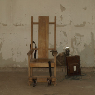 La historia de la infame primera fotografía de una ejecución en la silla eléctrica