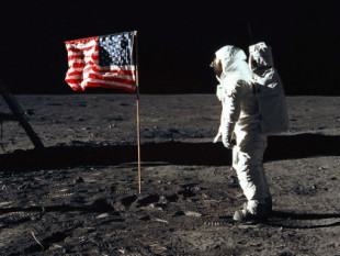 La maravillosa respuesta de Neil Armstrong a un profesor que lo acusaba de fingir la llegada a la Luna