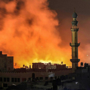 El ejército israelí ocupa viviendas en Gaza y luego las incendia (EN)