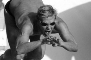 El hombre que cambió (literalmente) las reglas de la natación
