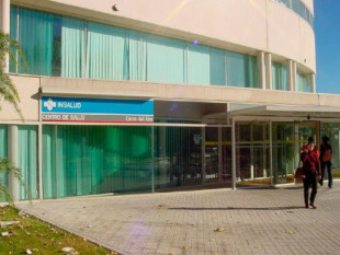 La muerte de un hombre en unas urgencias sin médico reaviva el debate sobre la decisión de Madrid de dejar centros solo con enfermeras