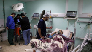 Francotiradores israelíes matan a civiles y disparan a médicos en un hospital de Gaza