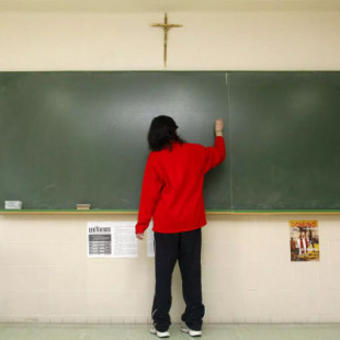 La privada y la concertada ralentizan la laicidad en la escuela: sólo en la pública son mayoría quienes no eligen religión