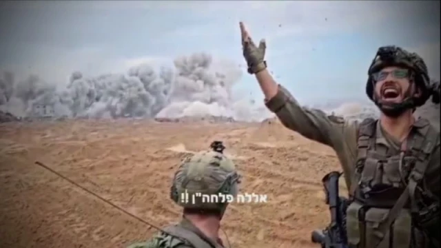 Soldado israeli se graba volando una mezquita [EN]