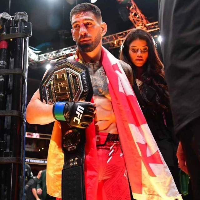 Ilia Topuria hace historia: noquea a Volkanovski y se convierte en el primer campeón español de la UFC