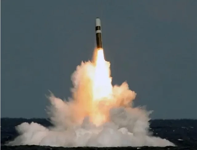 Un misil nuclear británico falla y “cae” a pocos metros del submarino nuclear que lo dispara