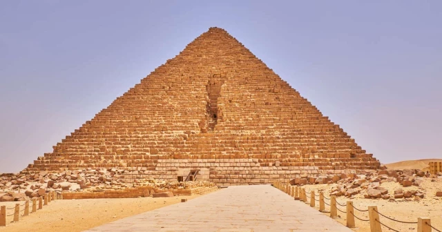 De Micerino a Babilonia, ¿por qué resulta tan polémica la decisión de restaurar monumentos arqueológicos?