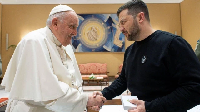 El papa Francisco pidió a Ucrania que levante la bandera blanca y negocie la paz