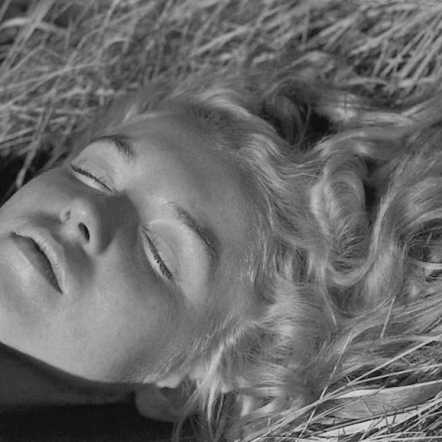 Fotografías de una joven Marilyn Monroe con 20 años sin maquillaje (1946)