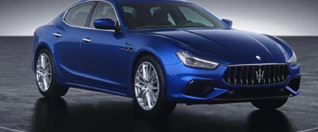 Un cochazo de lujo: el Maserati de la empresa del novio de Ayuso debe multas e impuestos al Ayuntamiento de Madrid