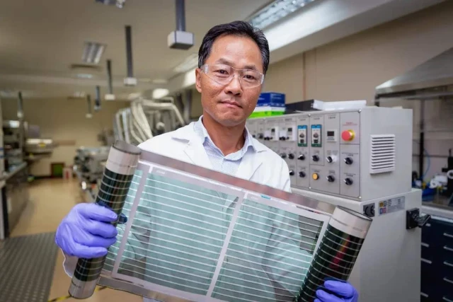 Las primeras células solares de perovskita impresas rollo a rollo alcanzan niveles de eficiencia récord