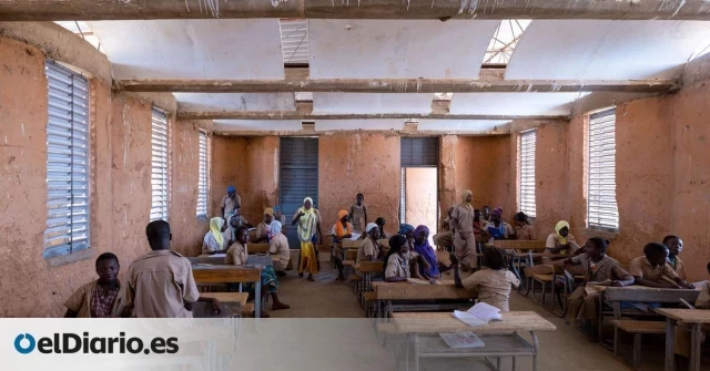 Burkina Faso construye colegios que se mantienen frescos cuando hace 40ºC: "No necesitamos aire acondicionado"