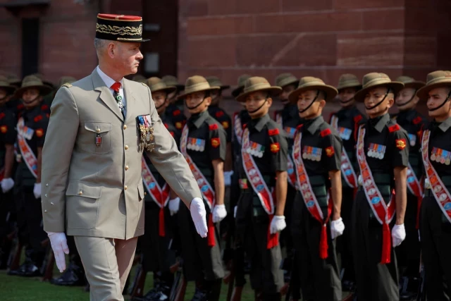 Jefe del Estado Mayor del Ejército francés: "El ejército francés está preparado" [EN]