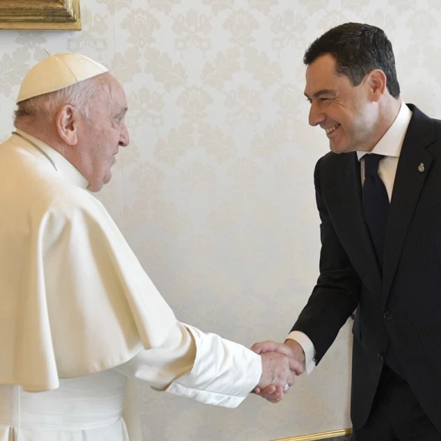 El Papa hace caso a Juanma Moreno y la lluvia desluce el comienzo de la Semana Santa