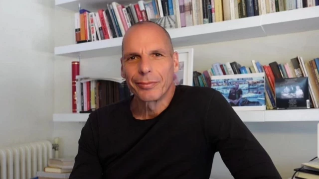 Yanis Varoufakis: "Ahora productores y consumidores son siervos del dueño de una plataforma digital que se dedica a acumular renta"
