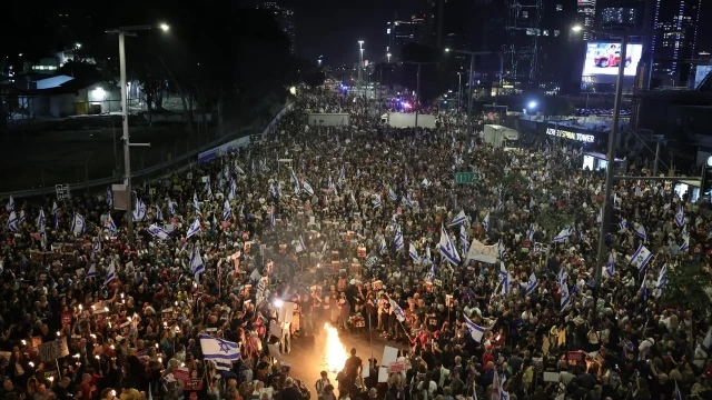 Miles de israelíes se manifiestan en Tel Aviv pidiendo un acuerdo de rehenes a Netanyahu