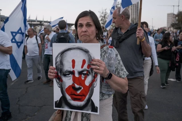 Más de 100.000 manifestantes piden la dimisión de Netanyahu en Jerusalén en la mayor movilización desde el 7-O