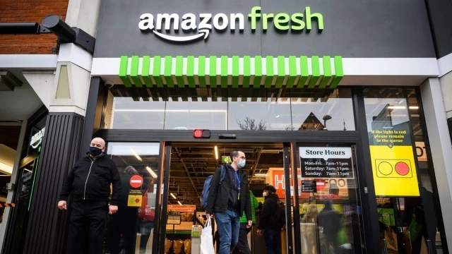 Amazon cierra sus tiendas sin cajeros. [Eng]