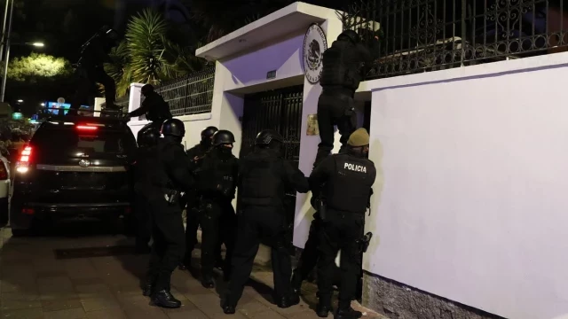 La policía de Ecuador irrumpe en la Embajada mexicana en Quito para capturar al exvicepresidente Jorge Glas