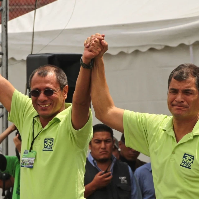 Rafael Correa ve un "delito gravísimo" el asalto a la embajada para arrestar a Glas: "Han destrozado la figura del asilo"