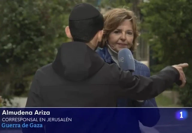 Varios ciudadanos impiden una conexión en directo de Almudena Ariza desde Jerusalem