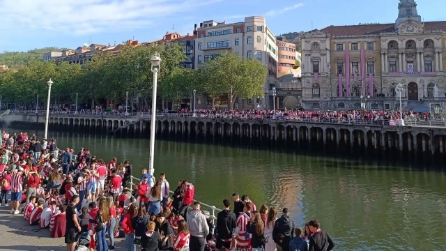 Las imágenes de la fiesta de la gabarra en Bilbao