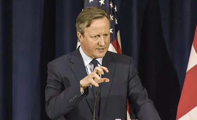 Cameron: La guerra en Ucrania tiene una "relación calidad-precio extremadamente buena" [SUECO]