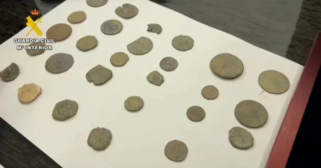 Monedas de la Edad del Cobre a 3.000 euros en Wallapop: así funciona el negocio del expolio arqueológico