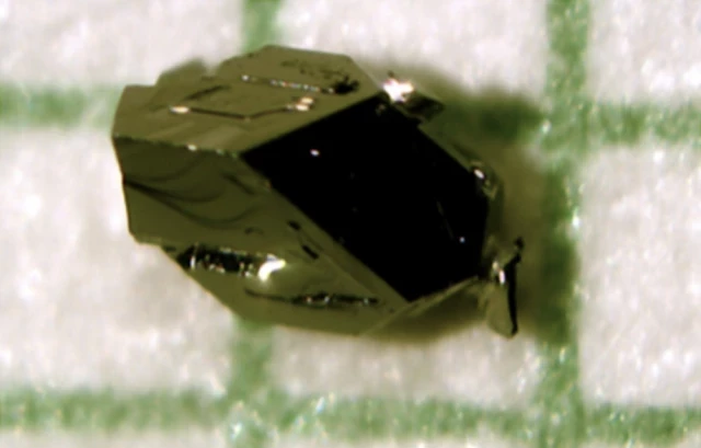 Miasita, el nuevo superconductor natural que se cultiva en laboratorio