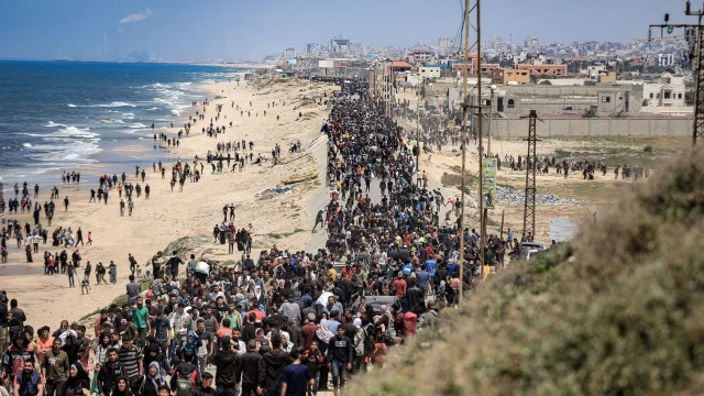Miles de palestinos intentaron regresar a sus hogares en el norte de Gaza, pero encontraron el fuego israelí