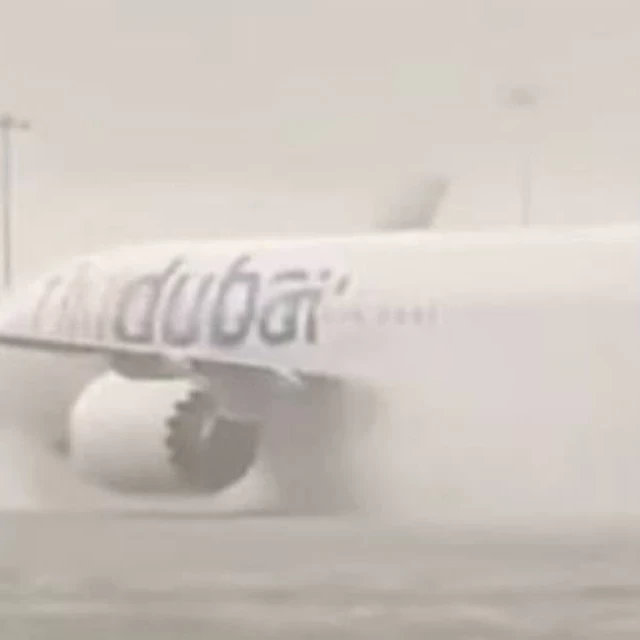 Un histórico temporal paraliza el aeropuerto de Dubai: pistas de aterrizaje totalmente inundadas y decenas de vuelos desviados