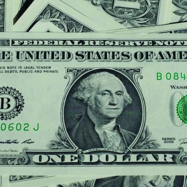Por qué debes prestar atención al número de serie de los billetes que retiras del banco en Estados Unidos