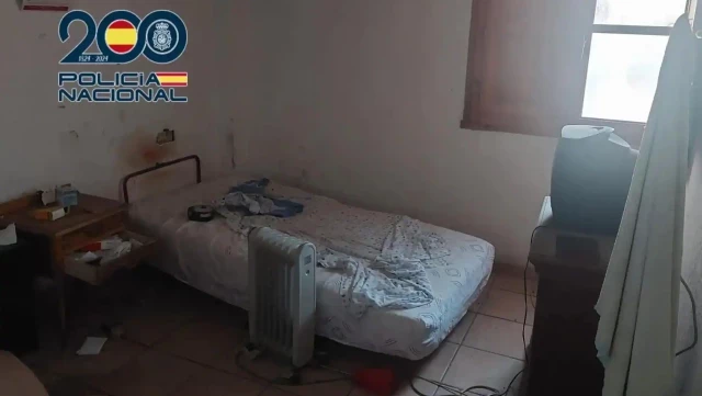 Rescatan a una niña de 8 años desnutrida y escondida por su padre en una casa deshabitada en Valencia